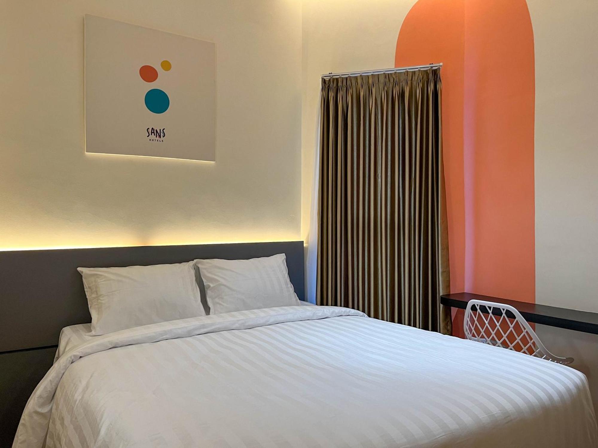 Sans Hotel Premiere Majapahit Semarang Exterior photo