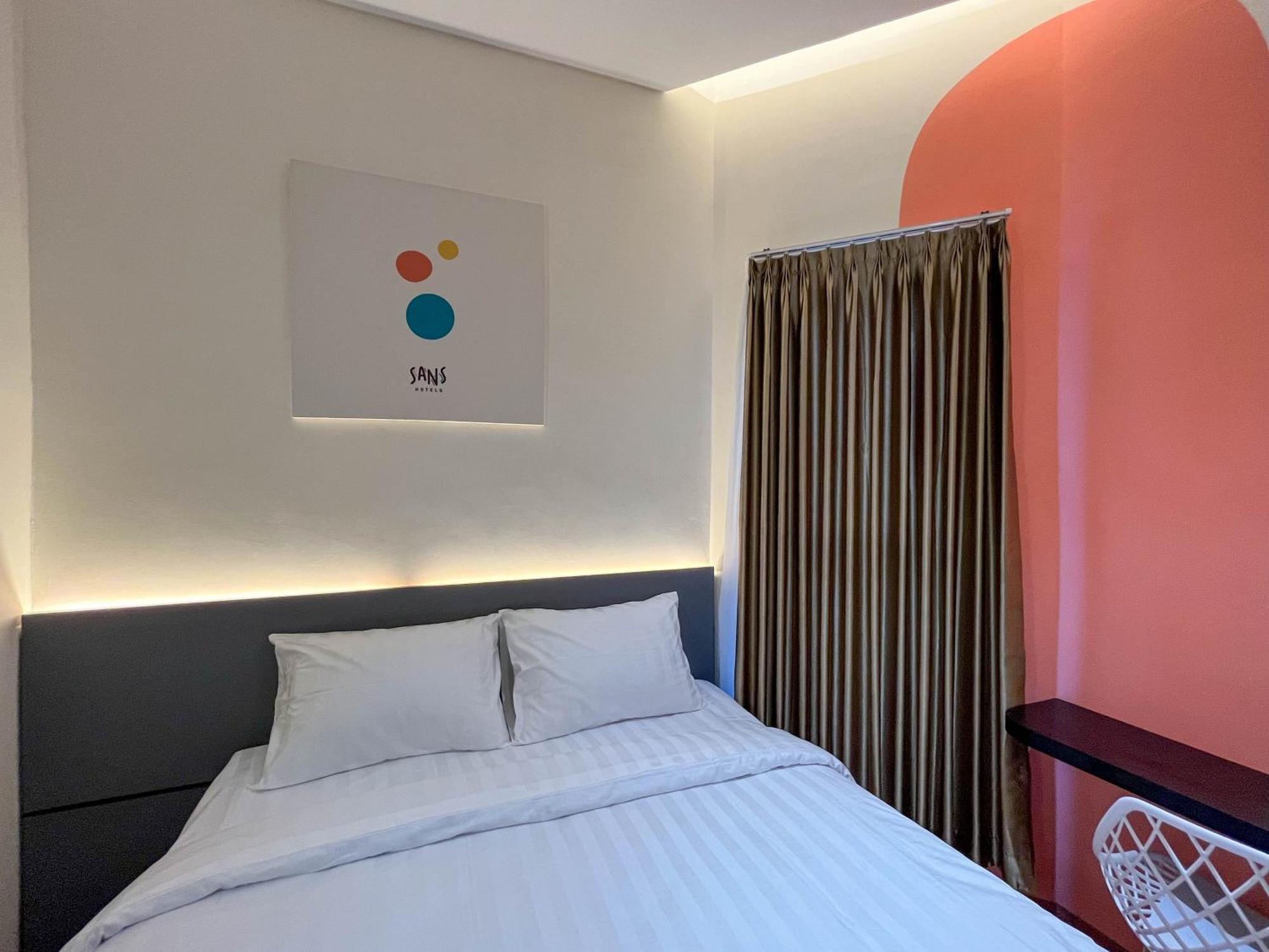 Sans Hotel Premiere Majapahit Semarang Exterior photo