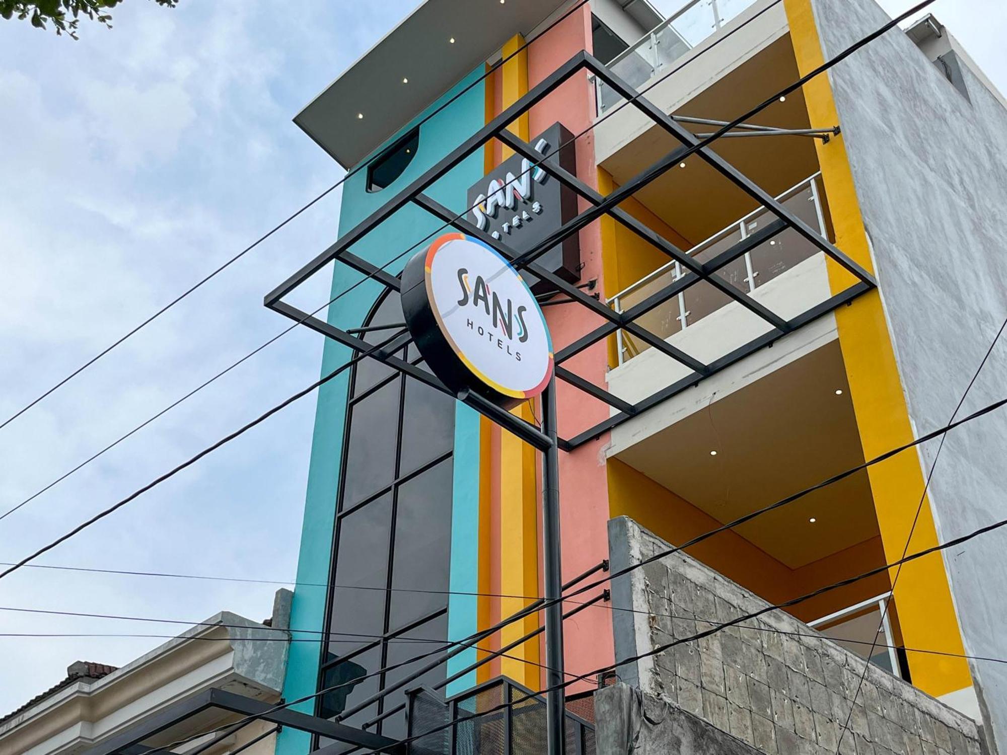 Sans Hotel Premiere Majapahit Semarang Exterior photo