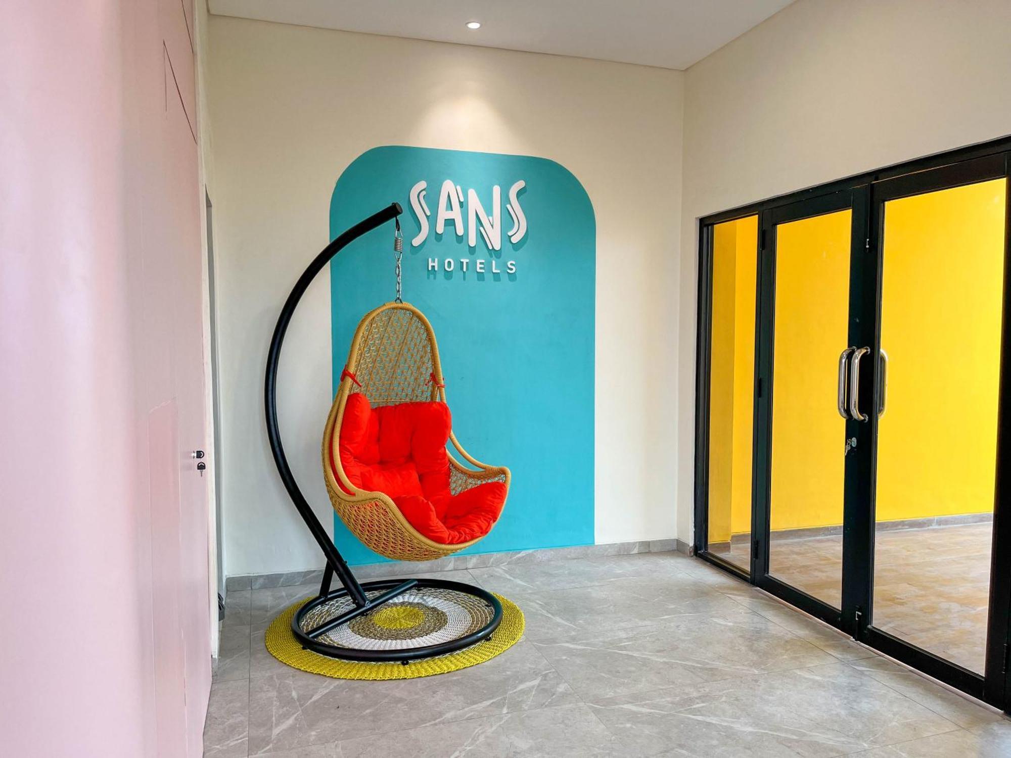 Sans Hotel Premiere Majapahit Semarang Exterior photo